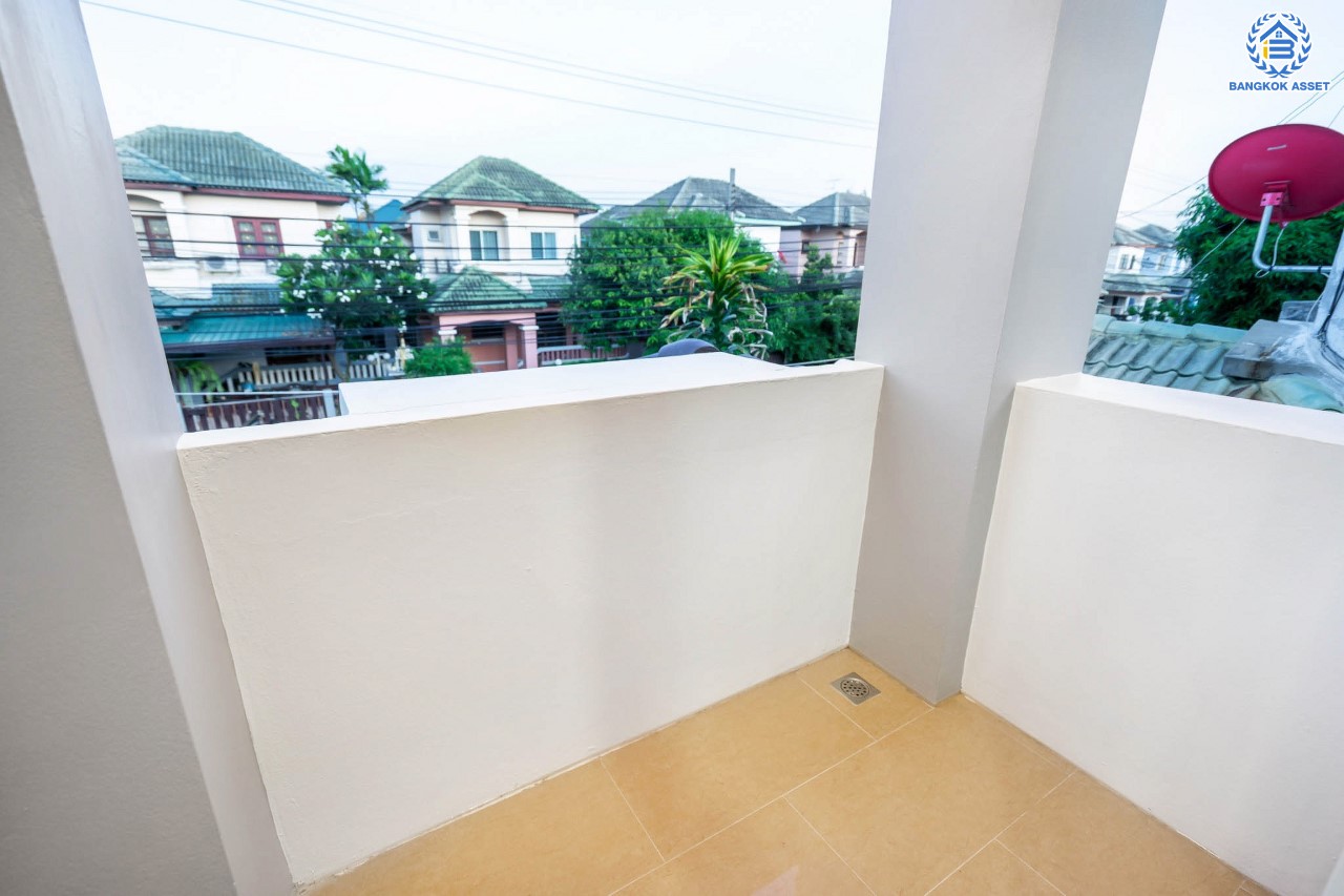 บ้านมือสองตกแต่งใหม่ ม.เศรณีวิลล่า บางใหญ่-กาญจนาภิเษก (บ้านกล้วย-ไทรน้อย) เนื้อที่ 50 ตร.ว. ฟังก์ชันพร้อม 3 ห้องนอน 3 ห้องน้ำ จอดรถได้ 2 คัน ตอบโจทย์ทุกการอยู่อาศัย บนทำเลคุณภาพ! เชื่อมต่อ ถ.กาญจนาภิเษก ใกล้เซ็นทรัลเวสต์เกต และ รถไฟฟ้า "สถานีคลองบางไผ่"...